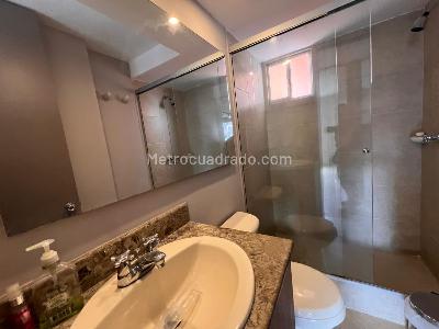 Apartamento de 3 alcobas en arriendo en El Poblado Castropol, Medellín, 103 m² · foto 12 de 16