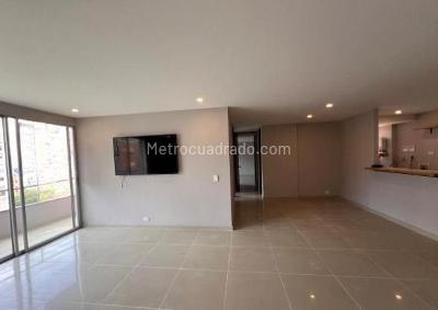 Apartamento de 3 alcobas en arriendo en El Poblado Castropol, Medellín, 103 m² · foto 3 de 16