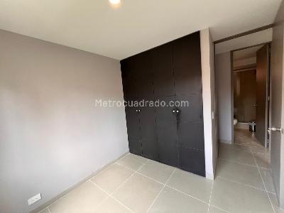 Apartamento de 3 alcobas en arriendo en El Poblado Castropol, Medellín, 103 m² · foto 9 de 16