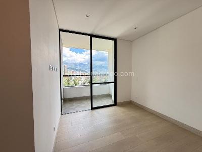 Apartamento de 2 alcobas en venta en El Poblado El Tesoro, Medellín, 61 m² · foto 3 de 20