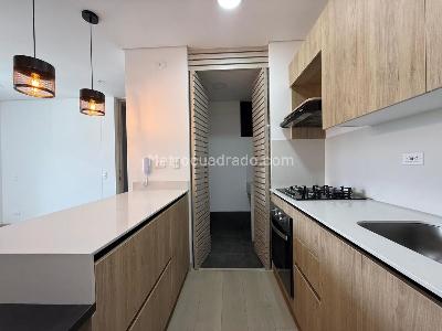 Apartamento de 2 alcobas en venta en El Poblado El Tesoro, Medellín, 61 m² · foto 6 de 20