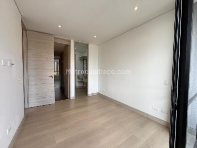 Apartamento de 2 alcobas en venta en El Poblado El Tesoro, Medellín, 61 m² · foto 8 de 20