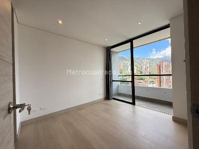 Apartamento de 2 alcobas en venta en El Poblado El Tesoro, Medellín, 61 m² · foto 9 de 20