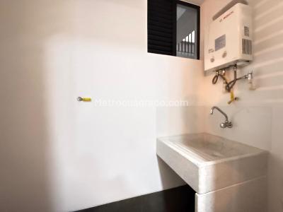 Apartamento de 2 alcobas en venta en El Poblado El Tesoro, Medellín, 61 m² · foto 12 de 20