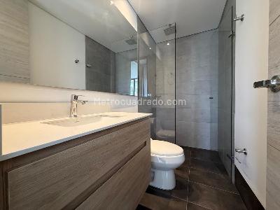 Apartamento de 2 alcobas en venta en El Poblado El Tesoro, Medellín, 61 m² · foto 14 de 20