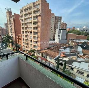 Apartamento de 3 alcobas en venta en Laureles Laureles, Medellín, 138 m² · foto 2 de 18