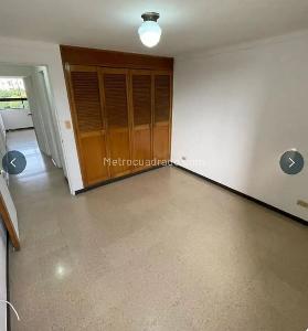 Apartamento de 3 alcobas en venta en Laureles Laureles, Medellín, 138 m² · foto 9 de 18