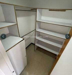 Apartamento de 3 alcobas en venta en Laureles Laureles, Medellín, 138 m² · foto 12 de 18