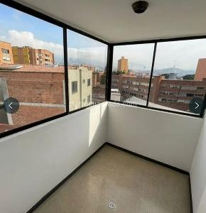 Apartamento de 3 alcobas en venta en Laureles Laureles, Medellín, 138 m² · foto 13 de 18