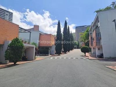 Casa de 3 alcobas en arriendo en Poblado Medellin, Medellín, 350 m² · foto 7 de 12