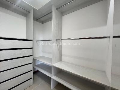 Apartamento de 3 alcobas en arriendo en Poblado Los Balsos, Medellín, 117 m² · foto 19 de 20
