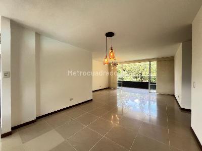 Apartamento de 3 alcobas en arriendo en Poblado Los Balsos, Medellín, 117 m² · foto 2 de 20