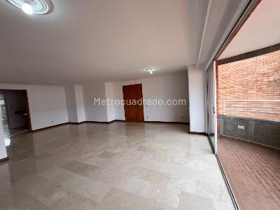 Apartamento de 3 alcobas en venta en Laureles Laureles, Medellín, 181 m² · foto 2 de 20