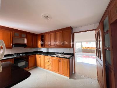 Apartamento de 3 alcobas en venta en Laureles Laureles, Medellín, 181 m² · foto 8 de 20