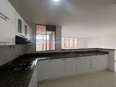 Apartamento de 3 alcobas en venta en Belen Loma De Los Bernal, Medellín, 140 m² · foto 4 de 15