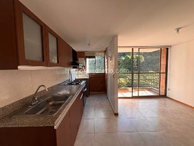 Apartamento de 3 alcobas en venta en Belen Loma De Los Bernal, Medellín, 65 m² · foto 3 de 15