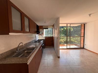 Apartamento de 3 alcobas en venta en Belen Loma De Los Bernal, Medellín, 65 m² · foto 4 de 15