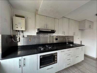 Apartamento de 3 alcobas en venta en Laureles Laureles, Medellín, 88 m² · foto 3 de 17