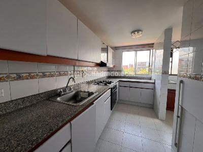 Apartamento de 3 alcobas en arriendo en Laureles Estadio, Medellín, 140 m² · foto 4 de 20