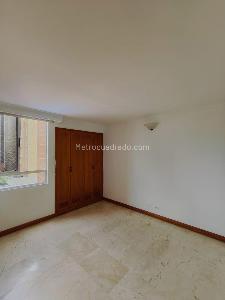 Apartamento de 4 alcobas en venta en Laureles Laureles, Medellín, 139 m² · foto 6 de 13