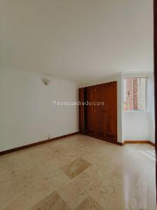Apartamento de 4 alcobas en venta en Laureles Laureles, Medellín, 139 m² · foto 8 de 13