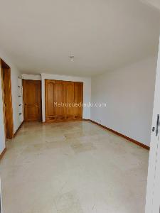 Apartamento de 4 alcobas en venta en Laureles Laureles, Medellín, 139 m² · foto 4 de 13