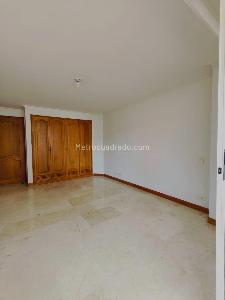 Apartamento de 4 alcobas en venta en Laureles Laureles, Medellín, 139 m² · foto 5 de 13