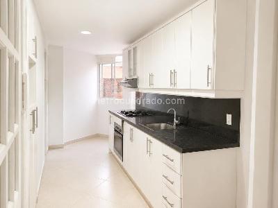 Apartamento de 4 alcobas en venta en Laureles Laureles, Medellín, 123 m² · foto 2 de 12