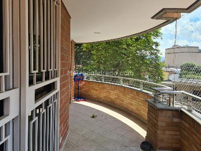 Apartamento de 4 alcobas en venta en Laureles Laureles, Medellín, 123 m² · foto 3 de 12
