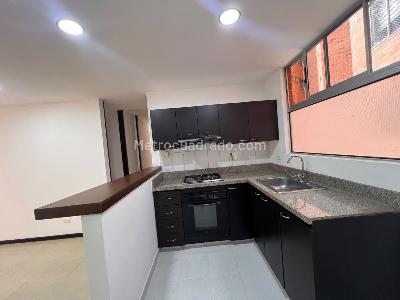 Apartamento de 2 alcobas en arriendo en El Poblado Castropol, Medellín, 65 m² · foto 2 de 14