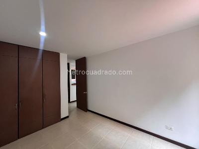 Apartamento de 2 alcobas en arriendo en El Poblado Castropol, Medellín, 65 m² · foto 6 de 14