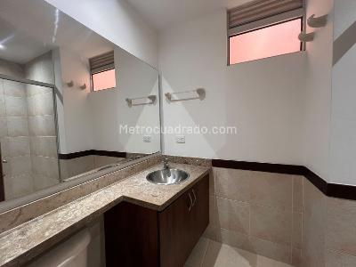 Apartamento de 2 alcobas en arriendo en El Poblado Castropol, Medellín, 65 m² · foto 9 de 14