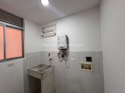 Apartamento de 2 alcobas en arriendo en El Poblado Castropol, Medellín, 65 m² · foto 10 de 14