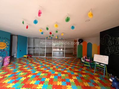 Apartamento de 2 alcobas en arriendo en El Poblado Castropol, Medellín, 65 m² · foto 13 de 14