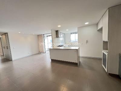 Apartamento de 3 alcobas en arriendo en El Poblado Castropol, Medellín, 110 m² · foto 2 de 20