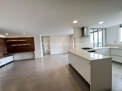 Apartamento de 3 alcobas en arriendo en El Poblado Castropol, Medellín, 110 m² · foto 5 de 20
