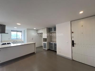 Apartamento de 3 alcobas en arriendo en El Poblado Castropol, Medellín, 110 m² · foto 6 de 20