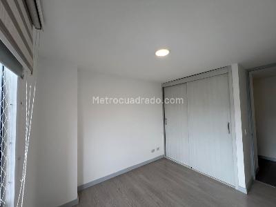 Apartamento de 3 alcobas en arriendo en El Poblado Castropol, Medellín, 110 m² · foto 10 de 20