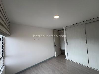 Apartamento de 3 alcobas en arriendo en El Poblado Castropol, Medellín, 110 m² · foto 12 de 20
