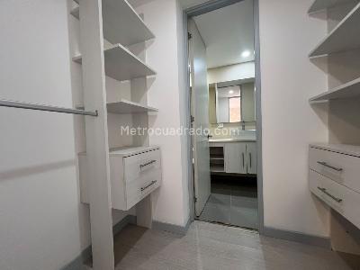 Apartamento de 3 alcobas en arriendo en El Poblado Castropol, Medellín, 110 m² · foto 15 de 20