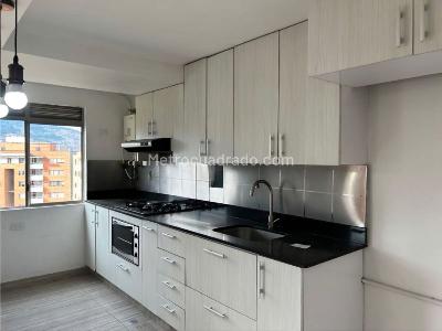 Apartamento de 3 alcobas en venta en Laureles Laureles, Medellín, 88 m² · foto 4 de 17