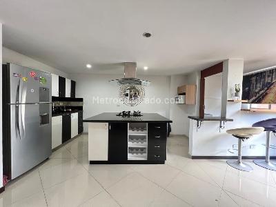 Apartamento de 1 alcoba en arriendo en Poblado San Diego, Medellín, 100 m² · foto 3 de 15