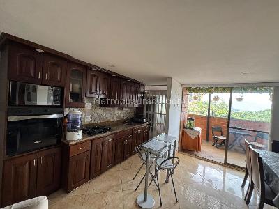 Apartamento de 3 alcobas en venta en Belen Rodeo Alto, Medellín, 82 m² · foto 2 de 19