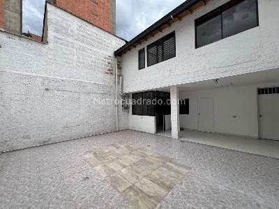 Casa de 5 alcobas en arriendo en Belen Belen La Palma, Medellín, 400 m² · foto 9 de 20