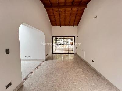 Casa de 5 alcobas en arriendo en Belen Belen La Palma, Medellín, 400 m² · foto 10 de 20