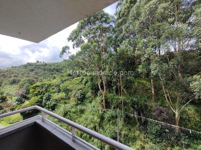 Apartamento de 3 alcobas en venta en Laureles La Almeria, Medellín, 75 m² · foto 2 de 20