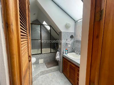 Casa de 3 alcobas en venta en Chico Navarra, Bogotá, 185 m² · foto 19 de 20