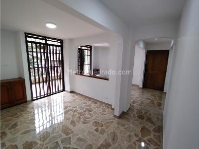 Apartamento de 4 alcobas en venta en Laureles, Medellín, 127 m² · foto 2 de 20