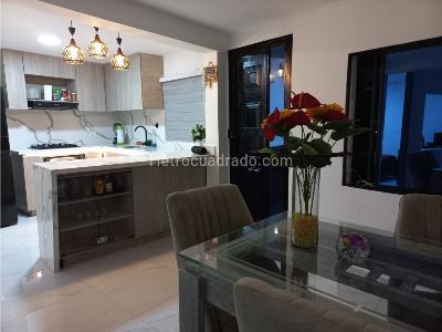 Casa de 2 alcobas en venta en Boston, Medellín, 101 m² · foto 2 de 11