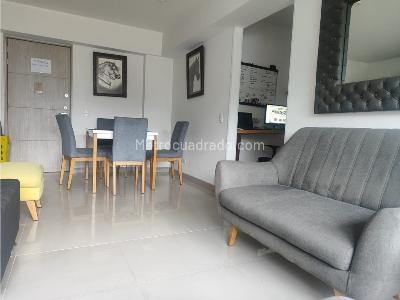 Apartamento de 3 alcobas en venta en Tres Esquinas, Sabaneta, 77 m² · foto 2 de 17
